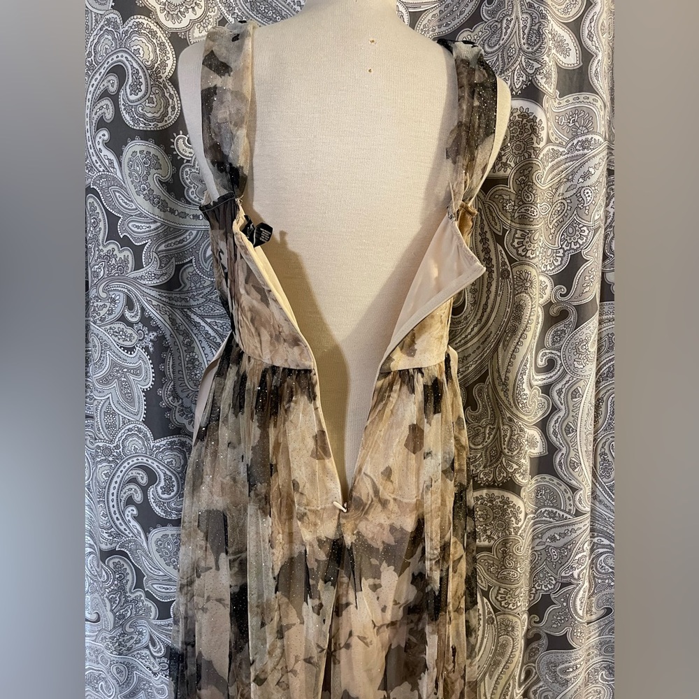 Beautiful Candalite dress size M. Browns, tan’s and cream color. - Picture 5 of 16